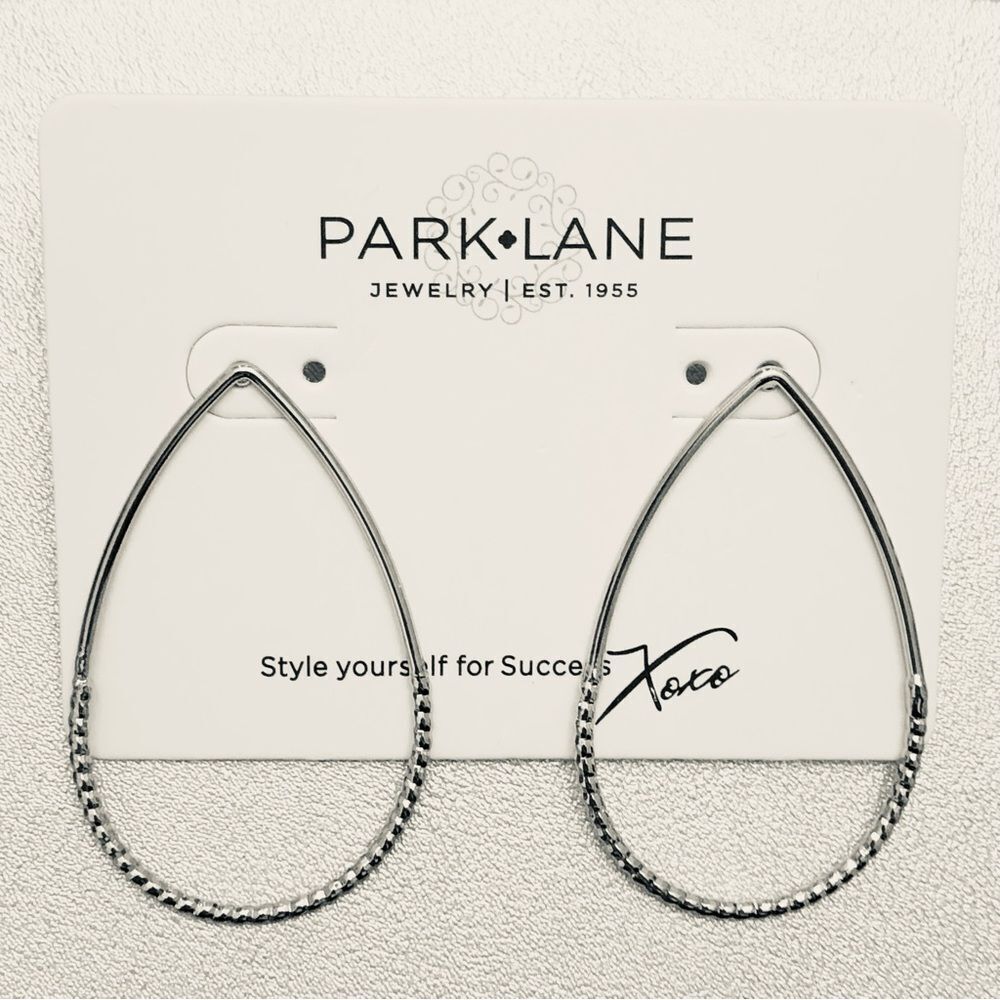Park Lane | “Almond” Earrings | Silver
